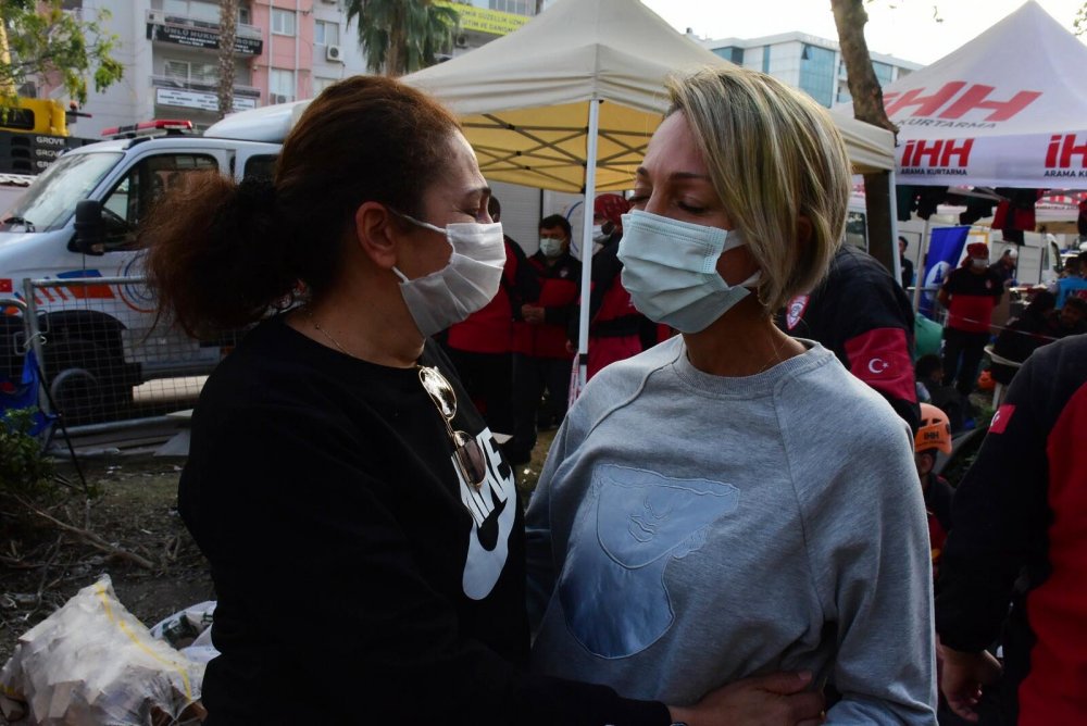 İki kardeşi, görüntülü görüşme depremden nasıl kurtardı