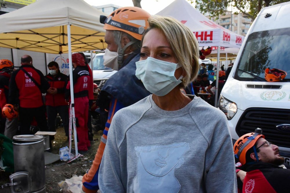 İki kardeşi, görüntülü görüşme depremden nasıl kurtardı