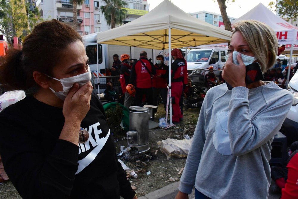 İki kardeşi, görüntülü görüşme depremden nasıl kurtardı