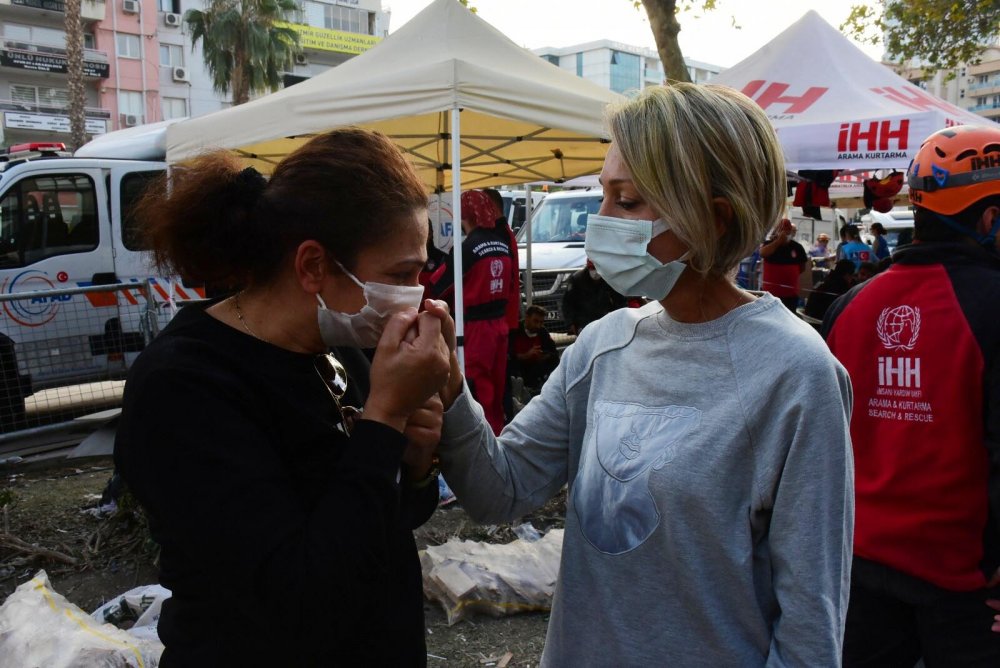 İki kardeşi, görüntülü görüşme depremden nasıl kurtardı