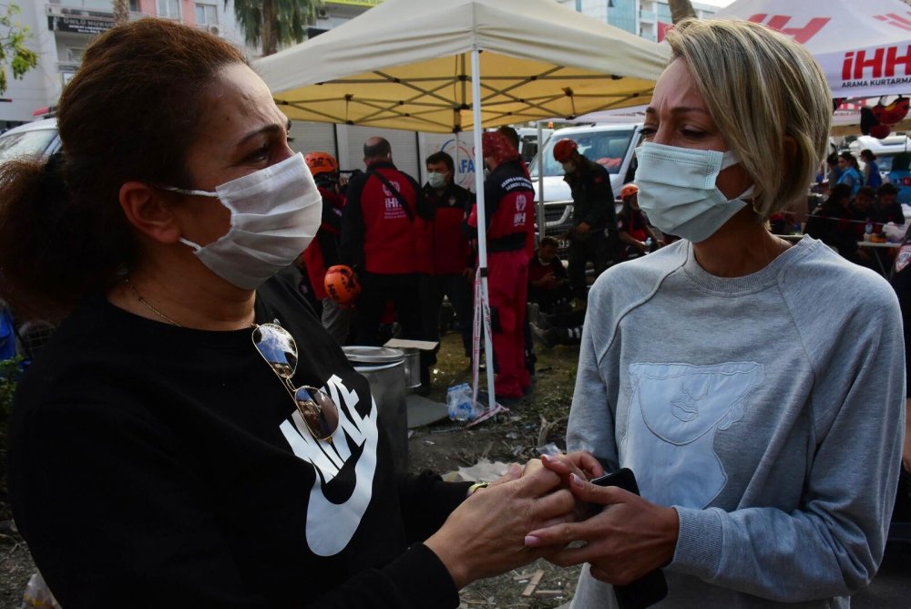 İki kardeşi, görüntülü görüşme depremden nasıl kurtardı