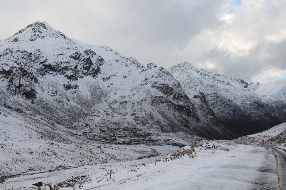 Karadeniz’de mevsimin ilk karı yaylalara yağdı
