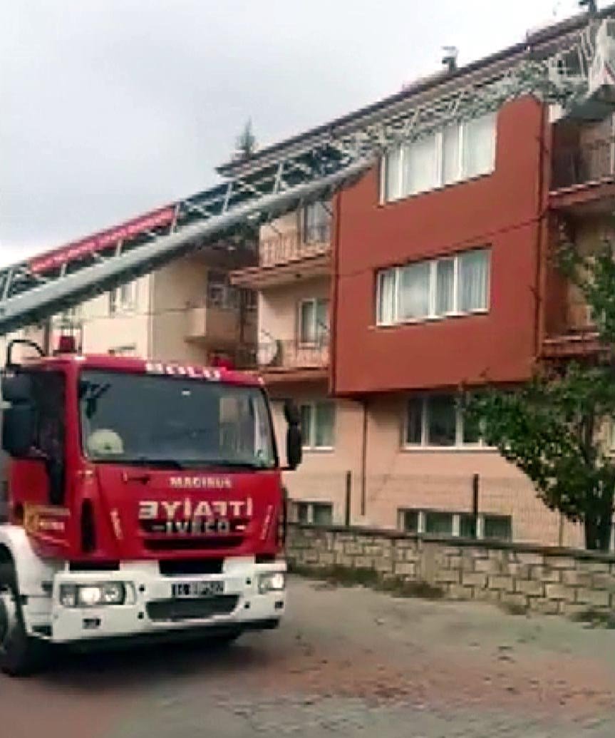 sadece işitme cihazını takmamış