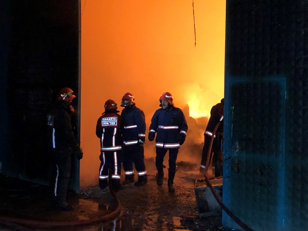 Sakarya’da ambalaj fabrikasında yangın