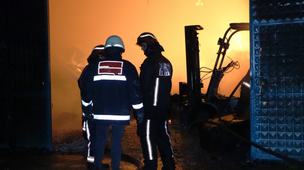 Sakarya’da ambalaj fabrikasında yangın