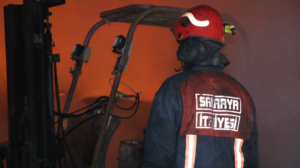 Sakarya’da ambalaj fabrikasında yangın