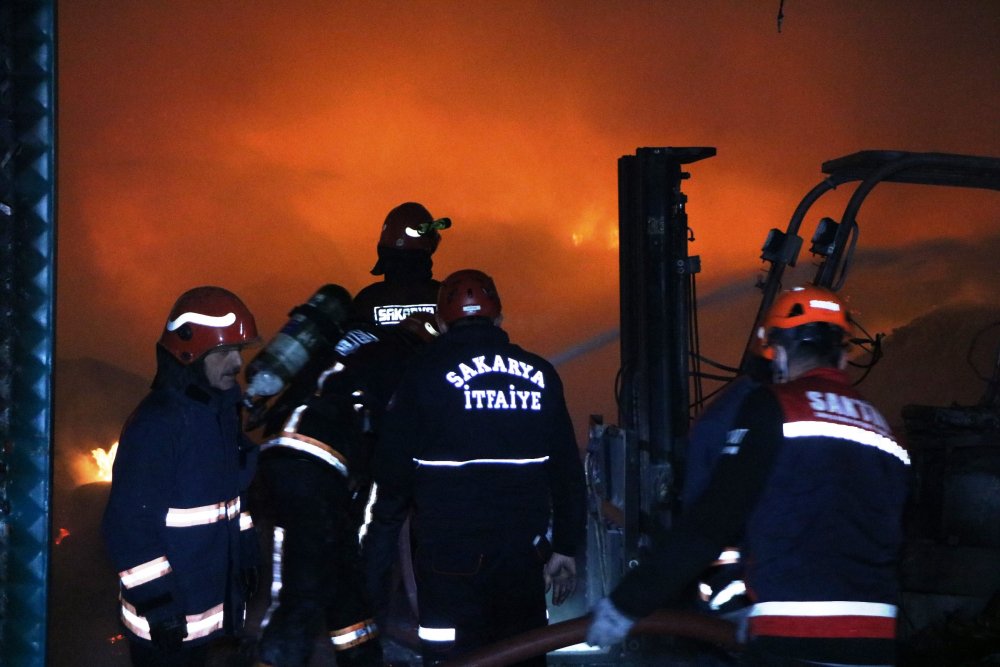 Sakarya’da ambalaj fabrikasında yangın