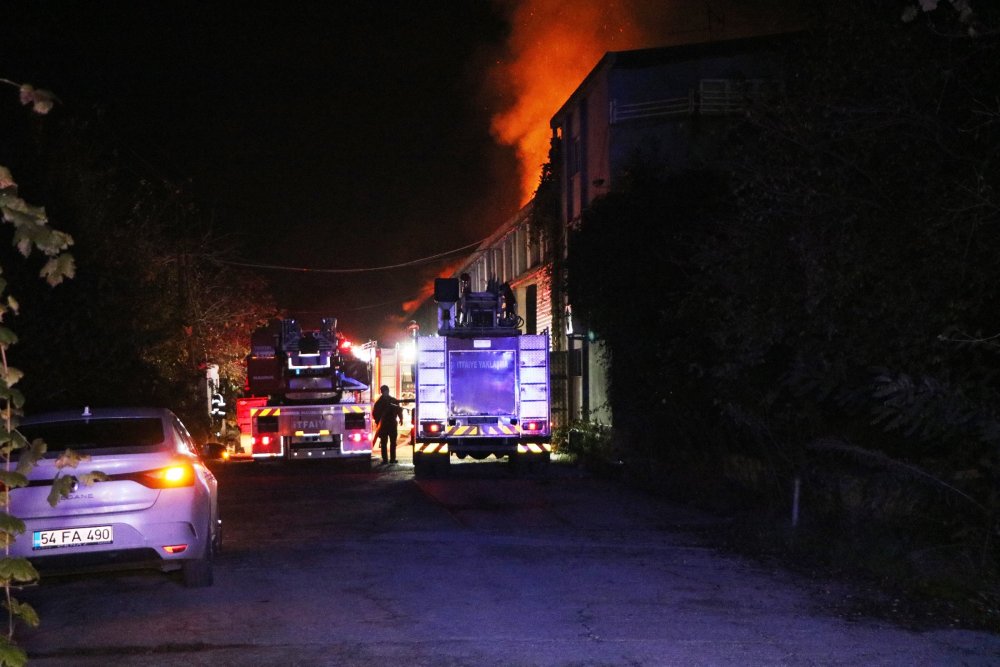 Sakarya’da ambalaj fabrikasında yangın