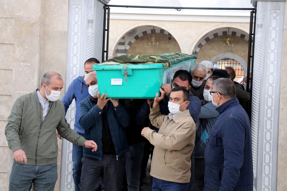 Depremde yaşamını yitiren Nerrin Erkman son yolculuğuna uğurlandı
