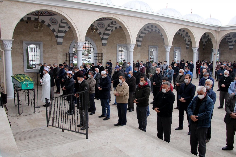 Depremde yaşamını yitiren Nerrin Erkman son yolculuğuna uğurlandı