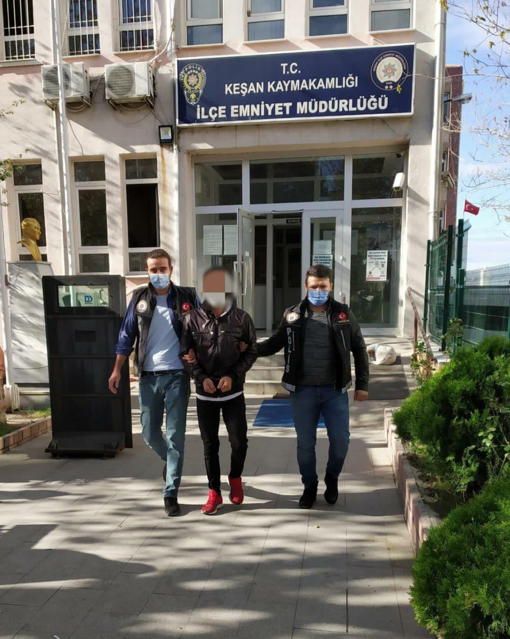 Evinde 2 kilo uyuşturucuyla yakalanan şüpheli tutuklandı