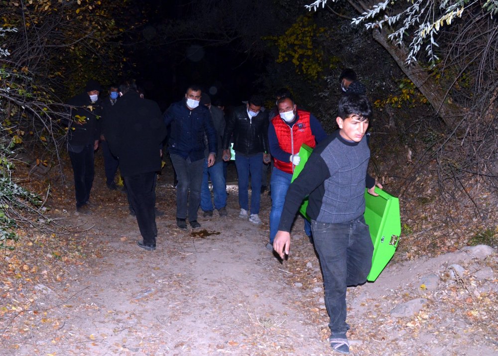 Odun keserken düşen yaşlı çiftçi, hayatını kaybetti
