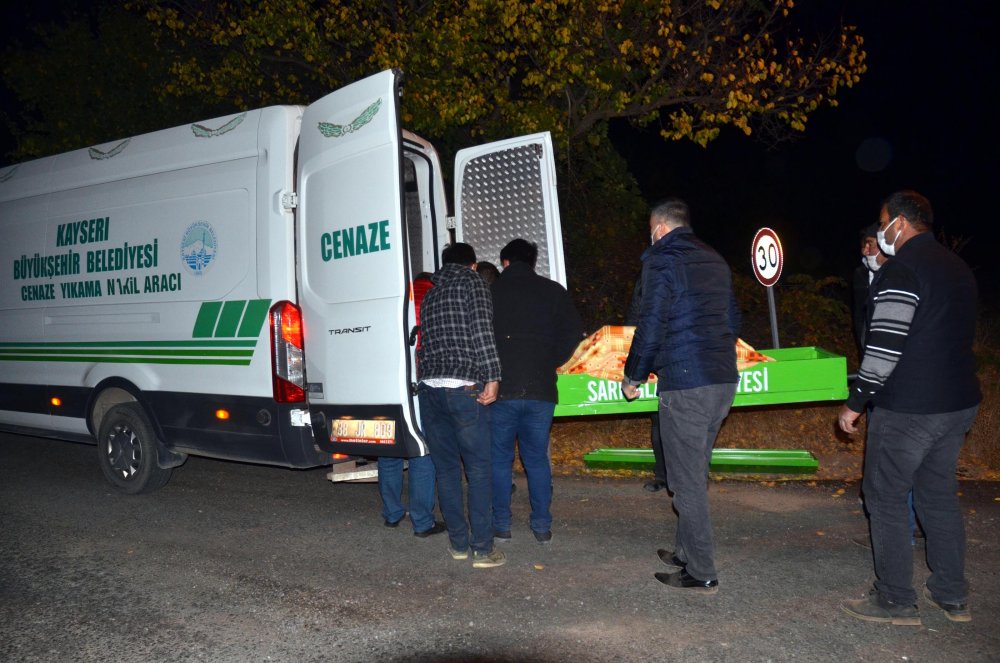 Odun keserken düşen yaşlı çiftçi, hayatını kaybetti