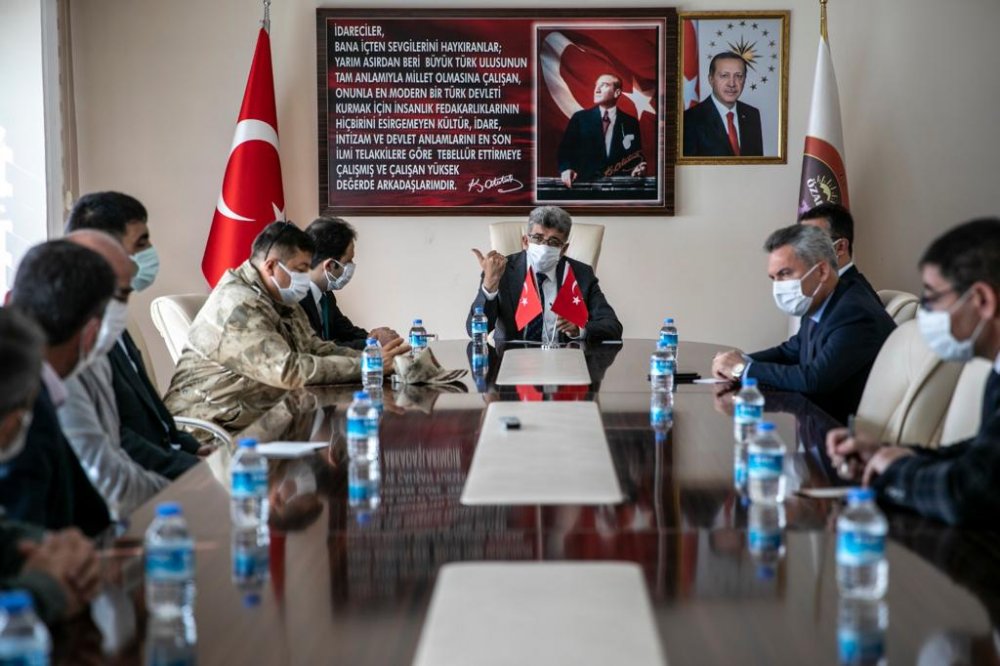 Vali Bilmez, yangında iş yerleri zarar gören esnafı ziyaret etti