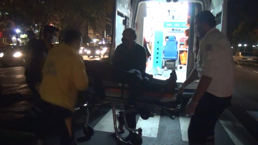 Yaya geçidinde otomobilin çarptığı anne yaralandı, iki çocuğu son anda kurtuldu