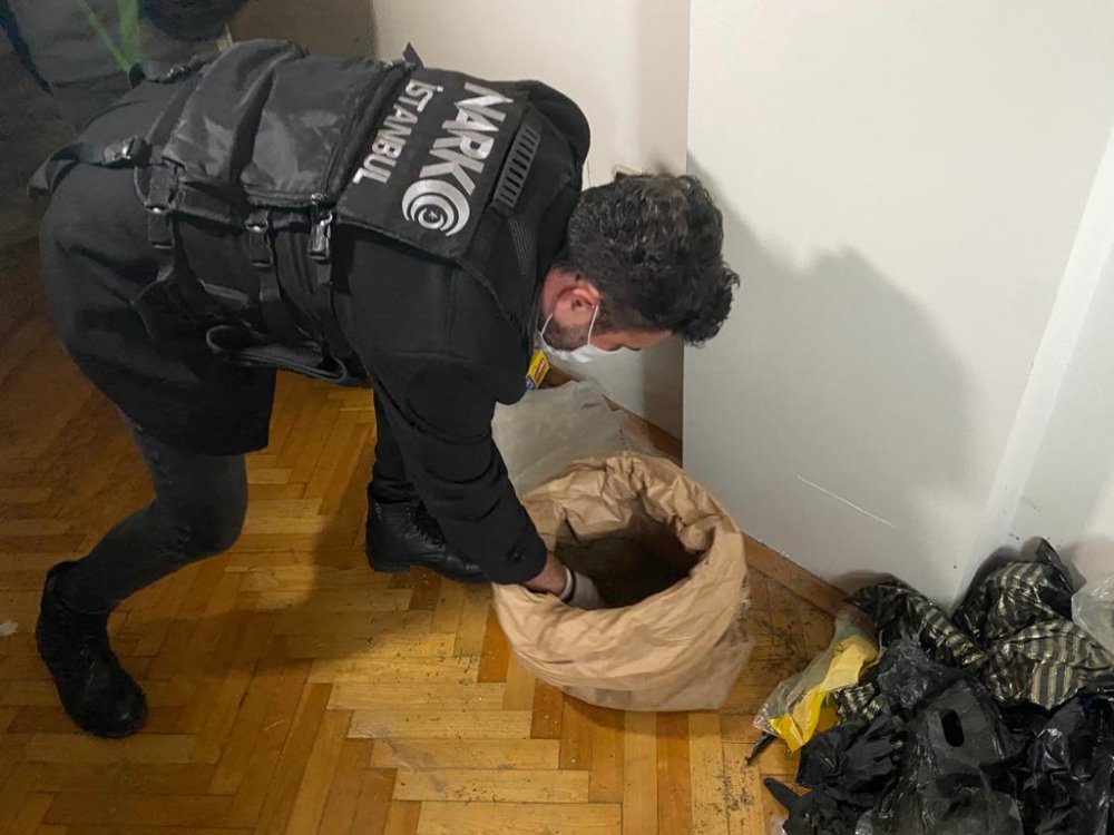 &nbsp;Pendik'te 100 kilo uyuşturucu ele geçirildi