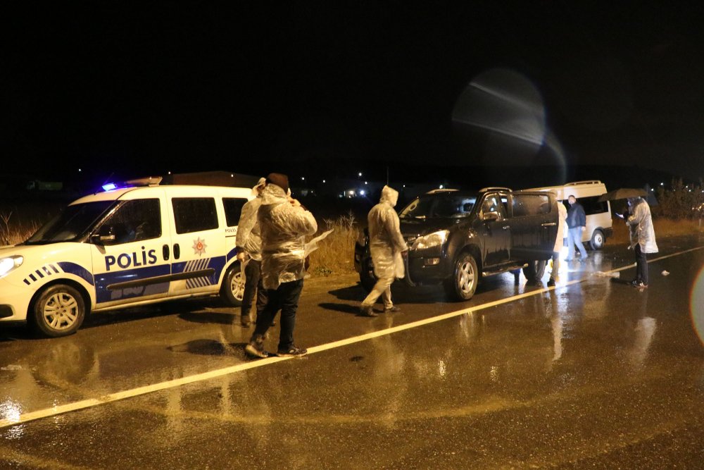 Van'da kaçak göçmenleri taşıyan münibüs kaza yaptı: 1 ölü, 7 yaralı