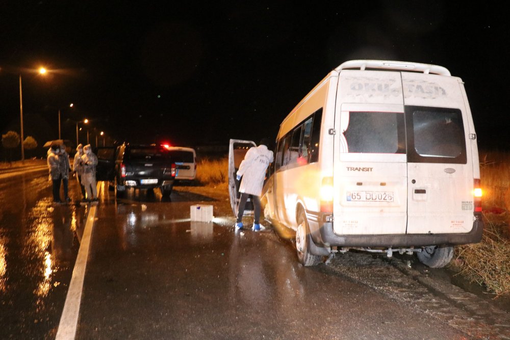 Van'da kaçak göçmenleri taşıyan münibüs kaza yaptı: 1 ölü, 7 yaralı