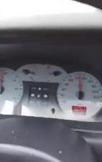 Direksiyonda canlı yayın yaparken kaza yaptı; kendisi, eşi ve 6 çocuğu yaralandı