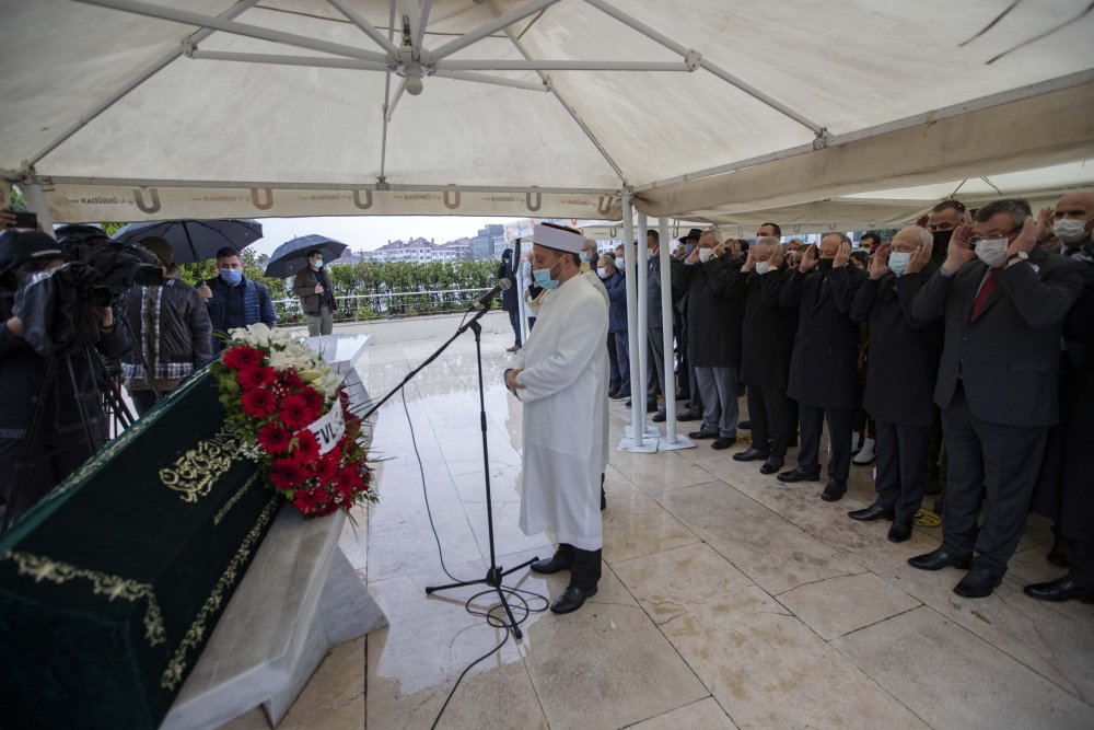Kılıçdaroğlu Akif Hamzaçebi'nin annesinin cenaze törenine katıldı