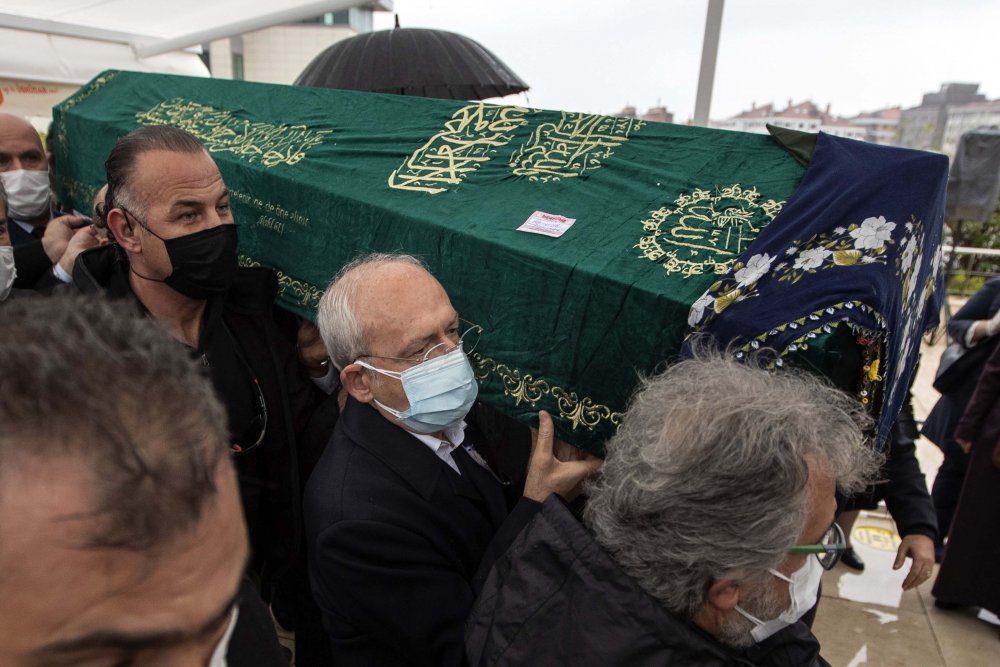 Kılıçdaroğlu Akif Hamzaçebi'nin annesinin cenaze törenine katıldı
