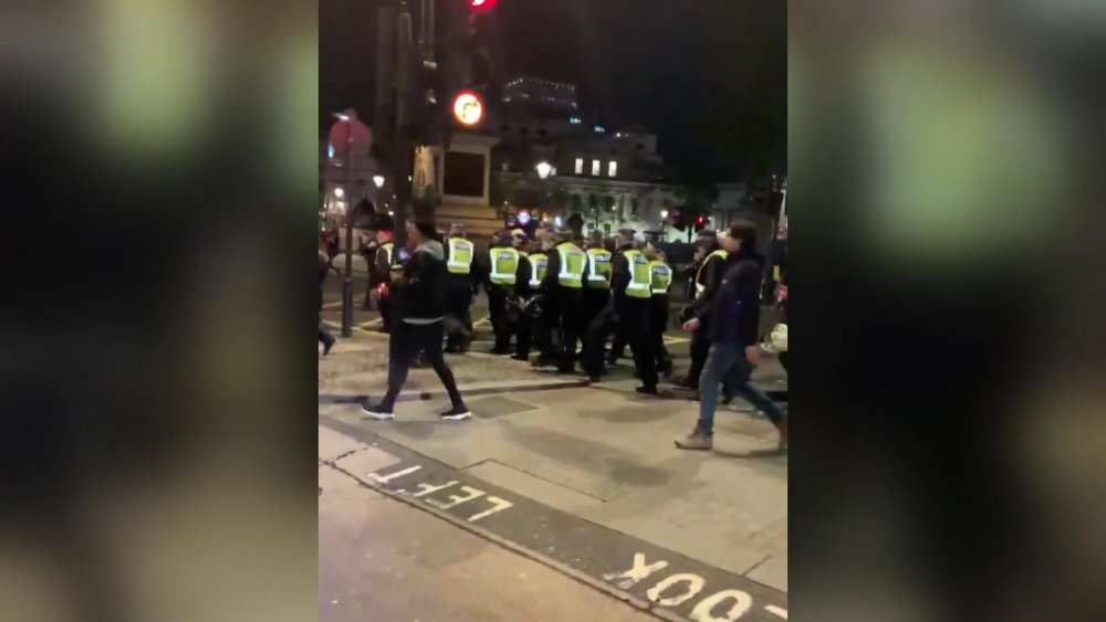 Londra’da karantina karşıtı gösteride 104 kişiye gözaltı