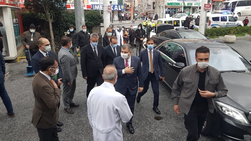 Sağlık Bakanı Koca İstanbul'da hastaneleri geziyor