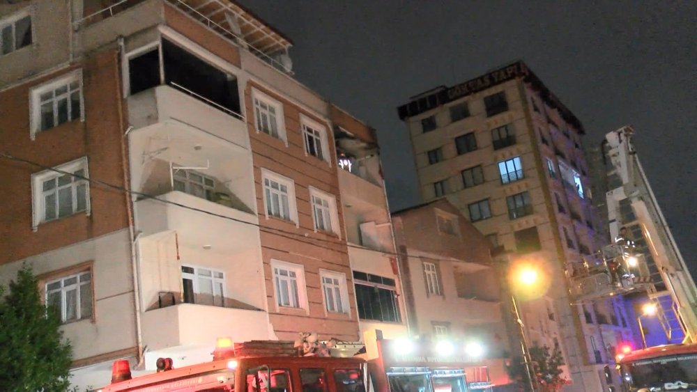 Tuzla'da apartman dairesinde çıkan yangın paniğe neden oldu