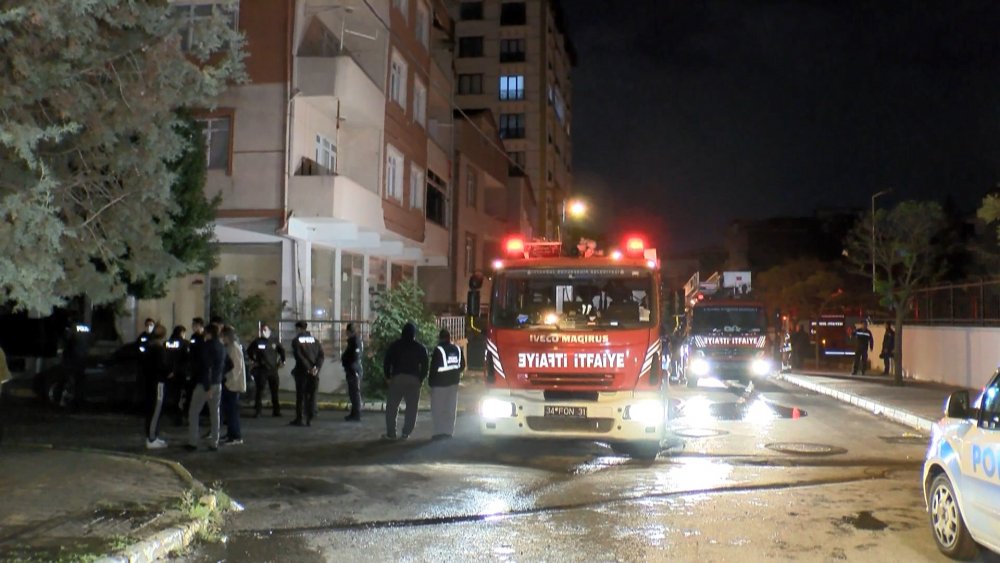 Tuzla'da apartman dairesinde çıkan yangın paniğe neden oldu