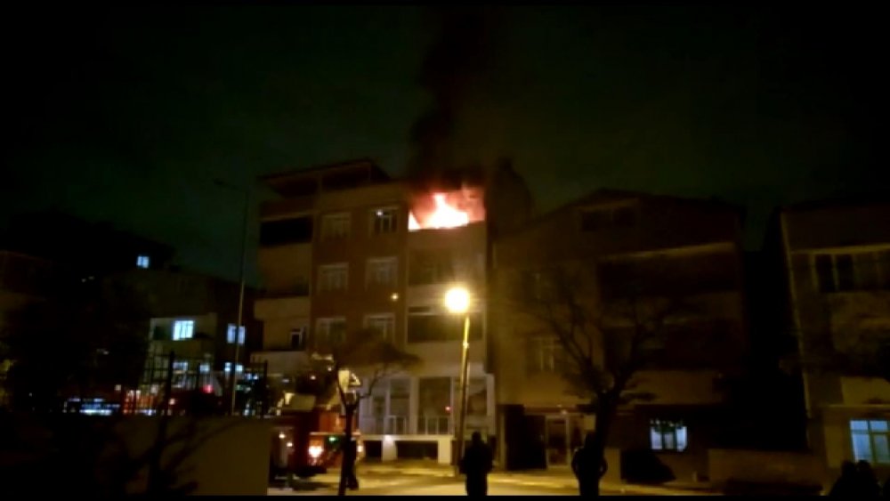 Tuzla'da apartman dairesinde çıkan yangın paniğe neden oldu