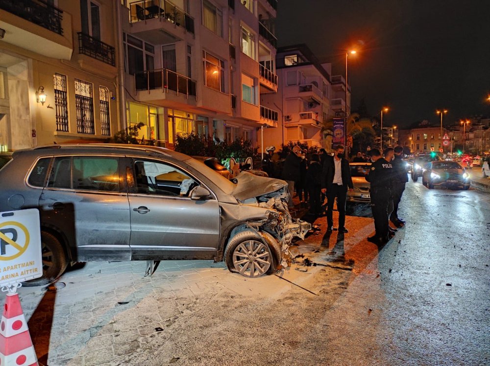 Beşiktaş'ta cip 4 araca çarptı: 2 yaralı  