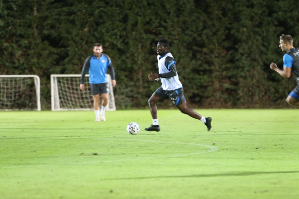 Çaykur Rizespor'da 3 futbolcunun koronavirüs testi pozitif çıktı