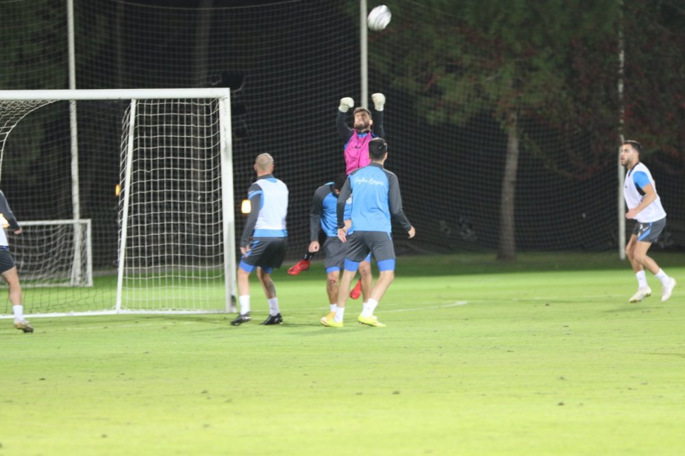 Çaykur Rizespor'da 3 futbolcunun koronavirüs testi pozitif çıktı