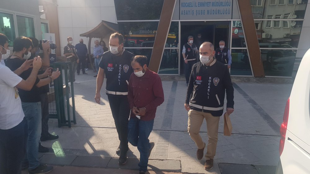 Silah seslerini duyup balkona çıkınca başından vurulan genç öldü