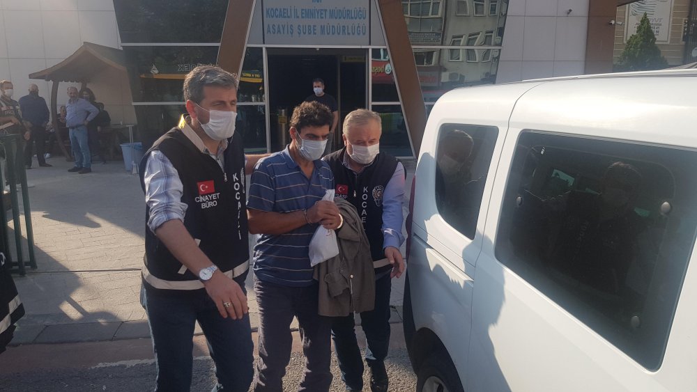 Silah seslerini duyup balkona çıkınca başından vurulan genç öldü
