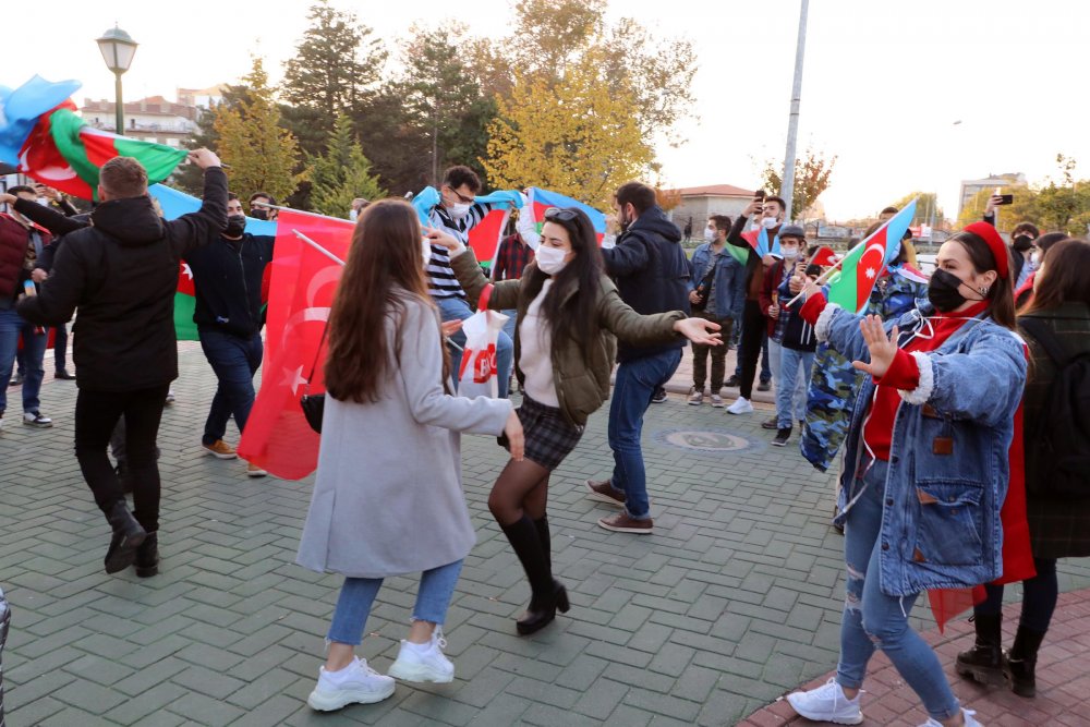 Azerbaycan'ın Karabağ zaferi Eskişehir'de coşkuyla kutlandı