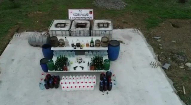 Gebze'de kaçak içki imalathanelerine baskın 