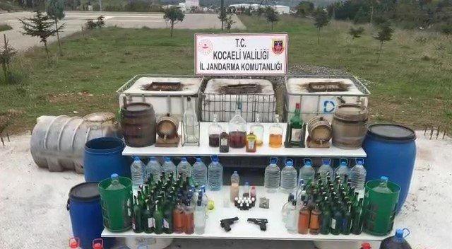 Gebze'de kaçak içki imalathanelerine baskın 