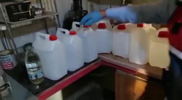 Gebze'de kaçak içki imalathanelerine baskın 