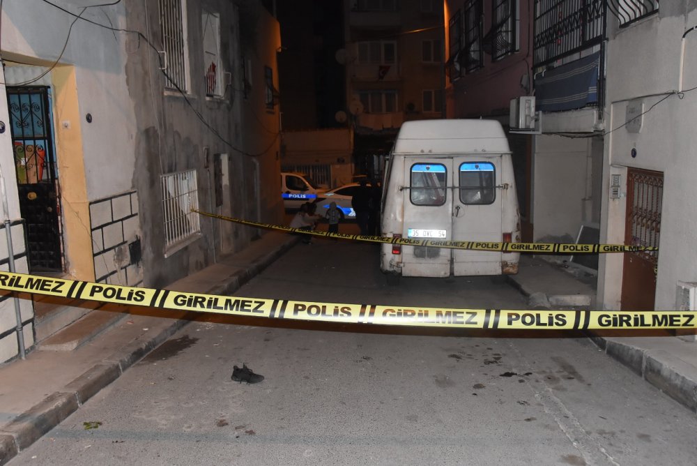 İzmir'de, bir eve düzenlenen silahlı saldırıda 1 kişi yaralandı