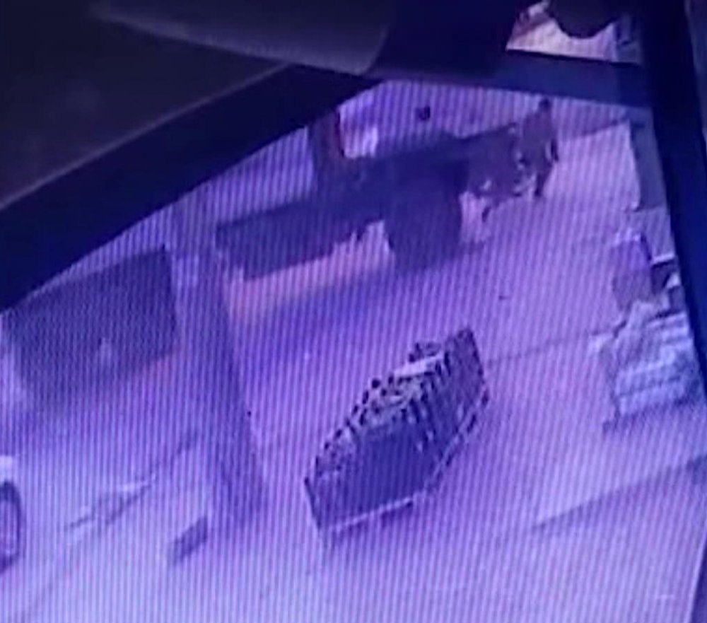 Kamyon altında kalan bisiklet sürücüsü öldü