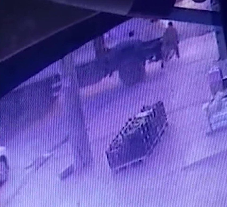 Kamyon altında kalan bisiklet sürücüsü öldü