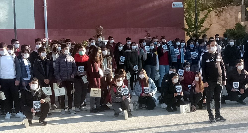 Şereflikoçhisar'da 200 lise öğrencisine 'Nutuk' hediyesi