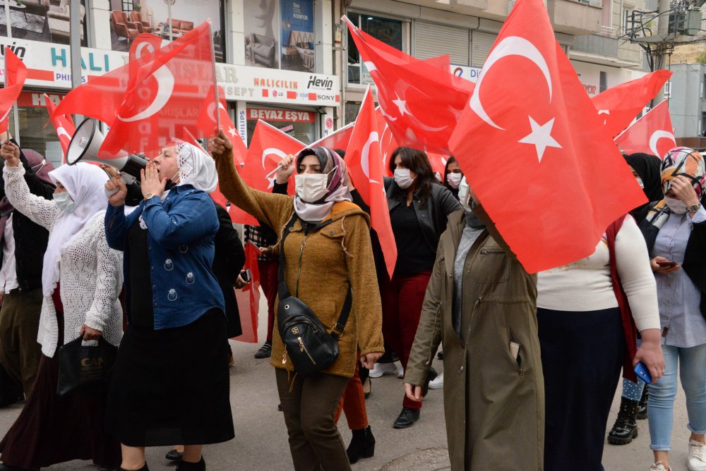 Diyarbakır ve Şırnak'taki ailelerden ortak çağrı: Hep beraber evlatlarımızı dağdan indireceğiz