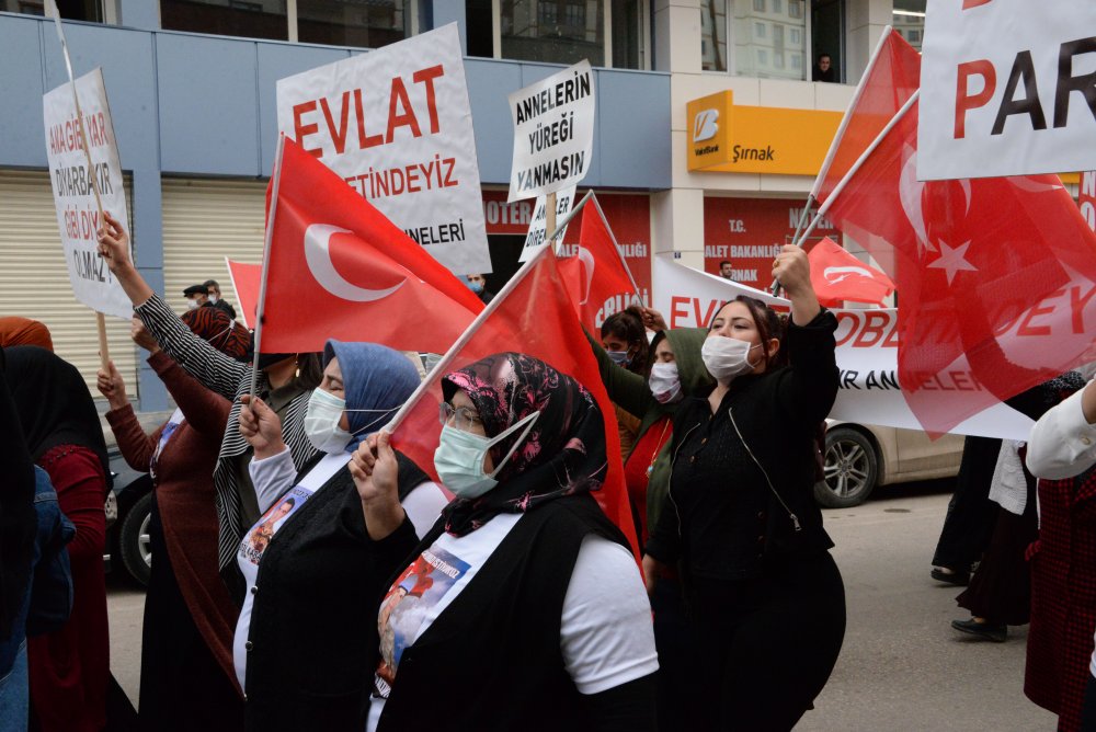 Diyarbakır ve Şırnak'taki ailelerden ortak çağrı: Hep beraber evlatlarımızı dağdan indireceğiz