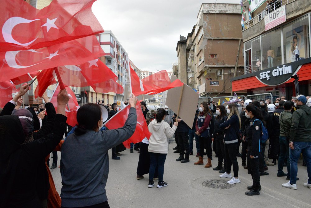 Diyarbakır ve Şırnak'taki ailelerden ortak çağrı: Hep beraber evlatlarımızı dağdan indireceğiz