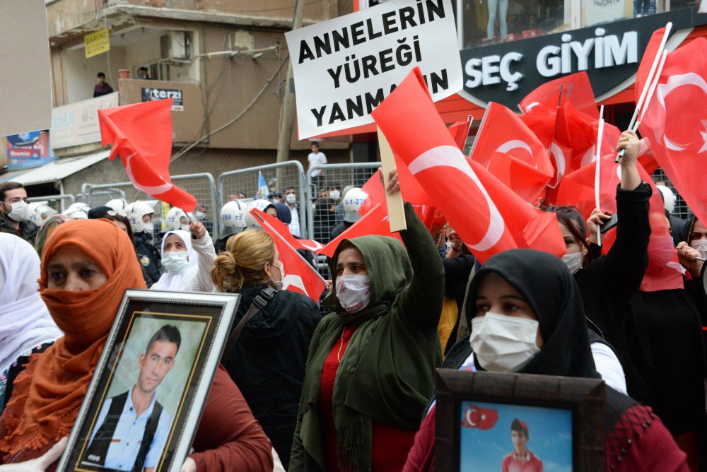 Diyarbakır ve Şırnak'taki ailelerden ortak çağrı: Hep beraber evlatlarımızı dağdan indireceğiz