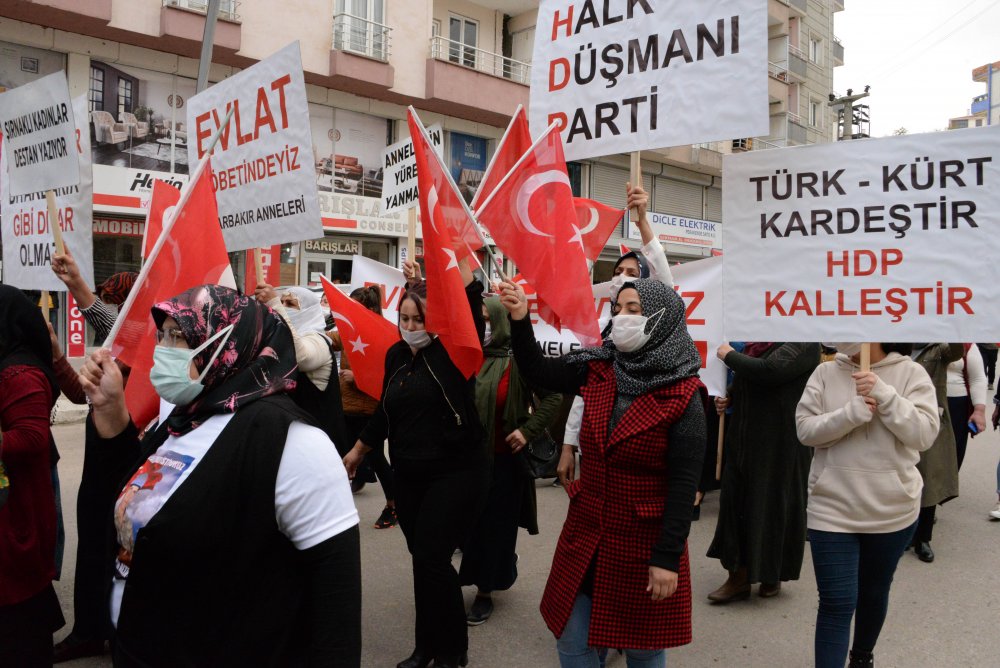 Diyarbakır ve Şırnak'taki ailelerden ortak çağrı: Hep beraber evlatlarımızı dağdan indireceğiz