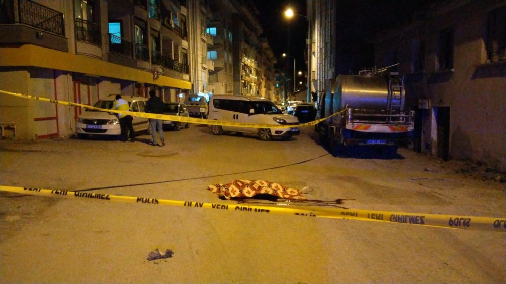 Eski eşini öldürdü, annesi ile komşusunu yaralayıp intihar etti