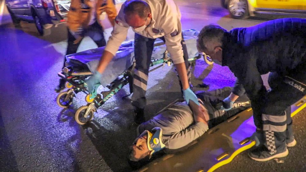Makas atan otomobil ağaca çarparak ortadan ikiye ayrıldı: 1 ölü, 1 yaralı